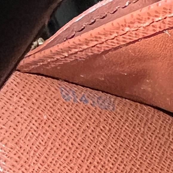 Louis Vuitton Zippy Compact Wallet in Monogram - Picture 11 of 12